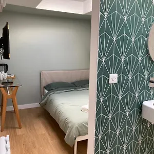 Guest house Ensuite Guest Unit With Ac And Free On-street Parking, Brighton