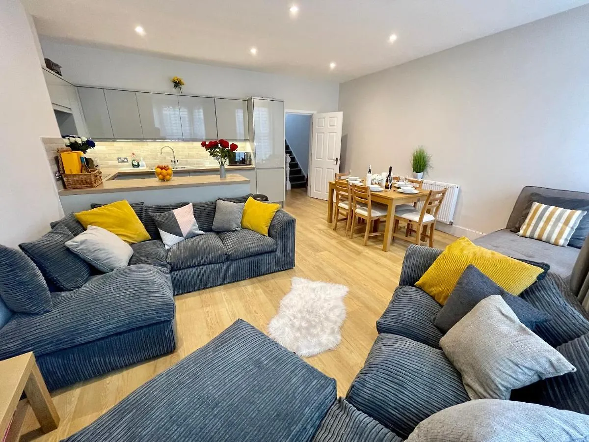 Large Group Party Penthouse Hotel Brighton 3*,  United Kingdom